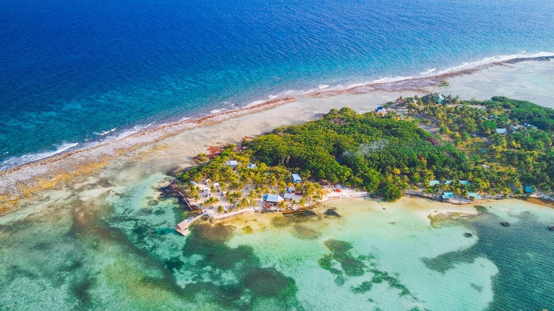 AtlasTravelLAT's tweet photo. ⛺️ Can you imagine a stay in this Belizean paradise?
This is @IslandExp Glover Reef Basecamp, a remote and astonishing atoll situated 40 miles offshore from the mainland of #Belize. 

💻Website: https://t.co/ZfDCdnSQ4Y
📧Contact: info@islandexpeditions.com

#atlasadventuretravel https://t.co/lTYfZ2F8eK