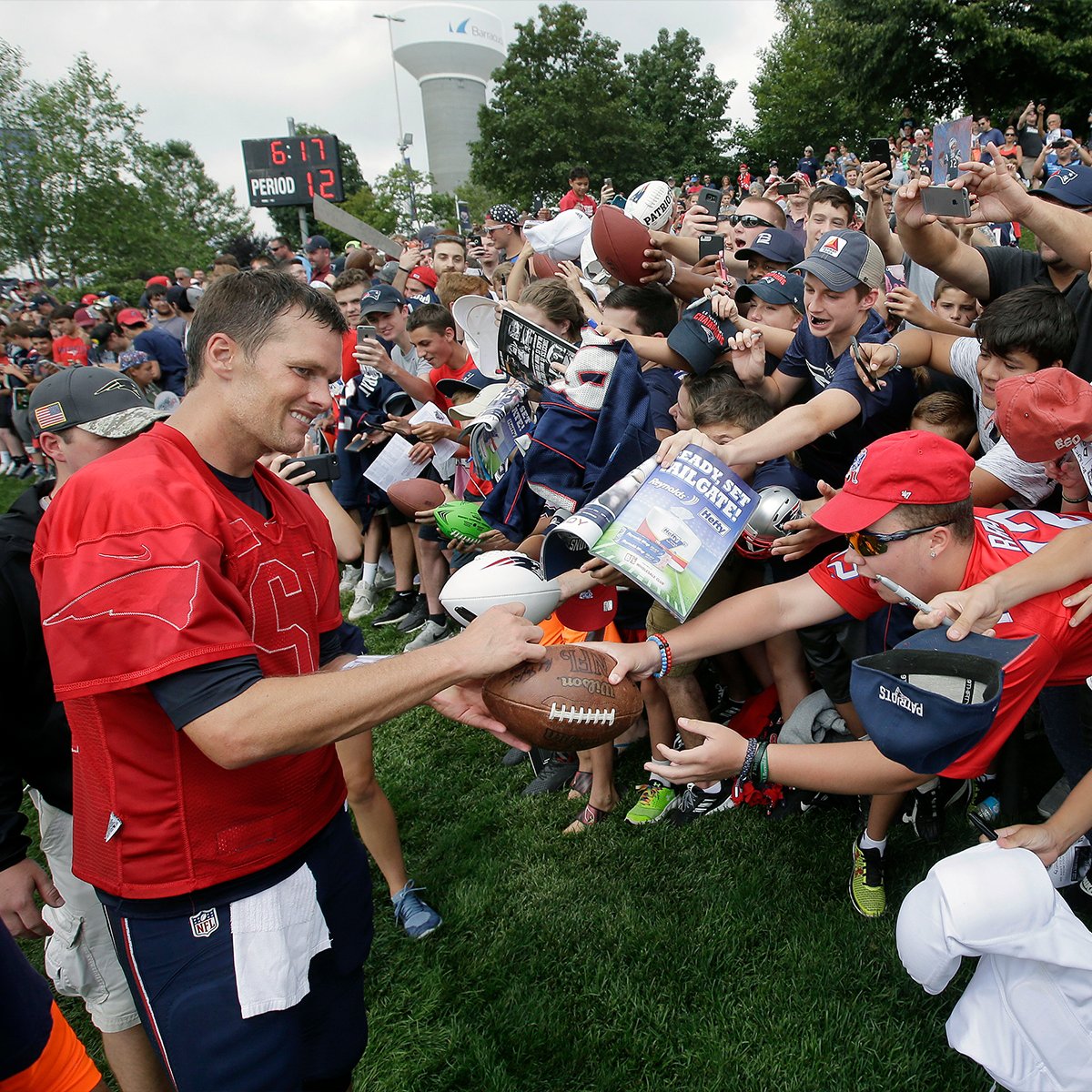 NFL's tweet image. All for the fans and the love of the game. ❤️🐐

@TomBrady | #ThankYouTom