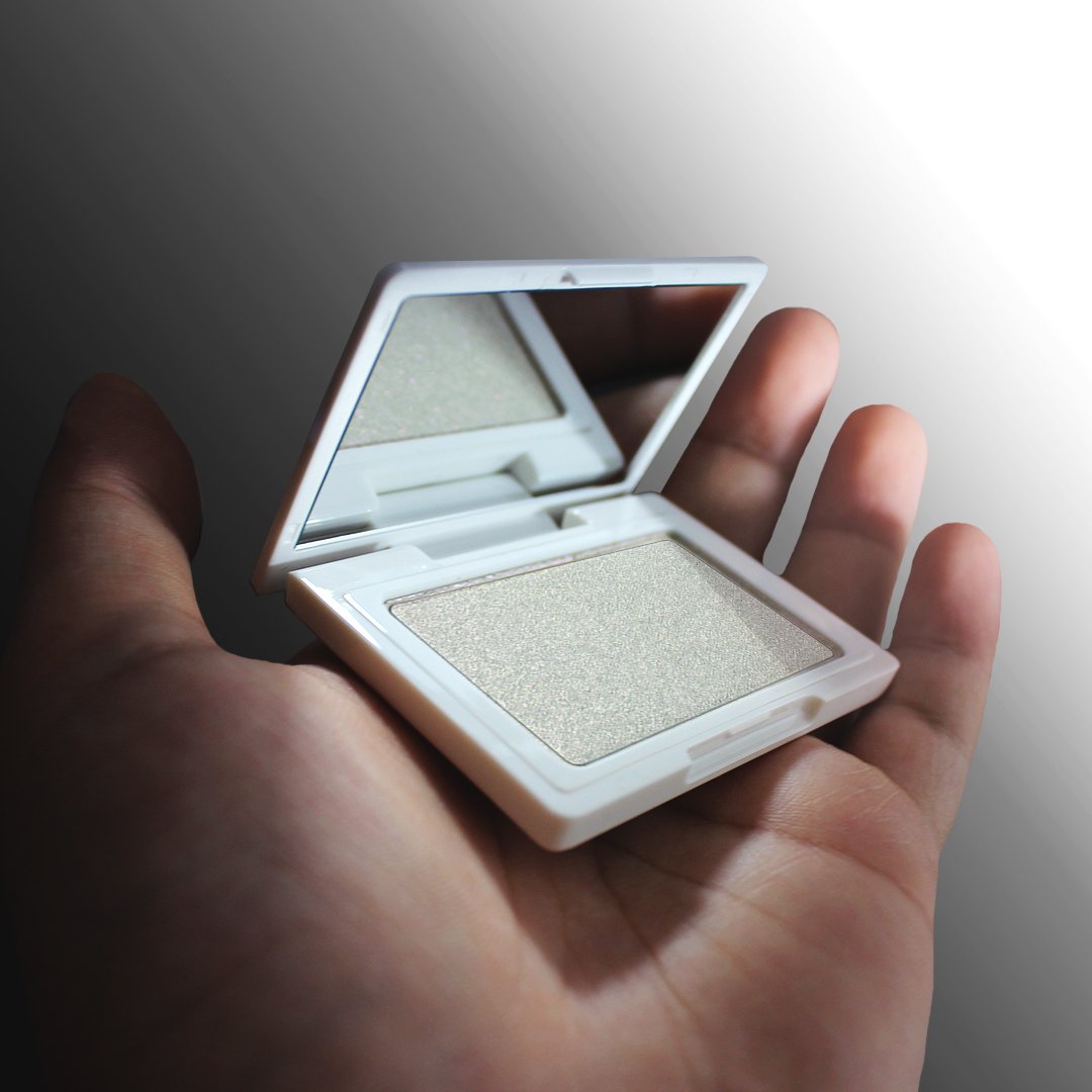 glorayuk's tweet photo. Glamour Illuminator Cosmo 02, a gorgeous reflective highlighter once applied gives off a pearlized-shine with a radiant glow, leaving your skin with a luminous satin finish. https://t.co/Oz3KfgptI7