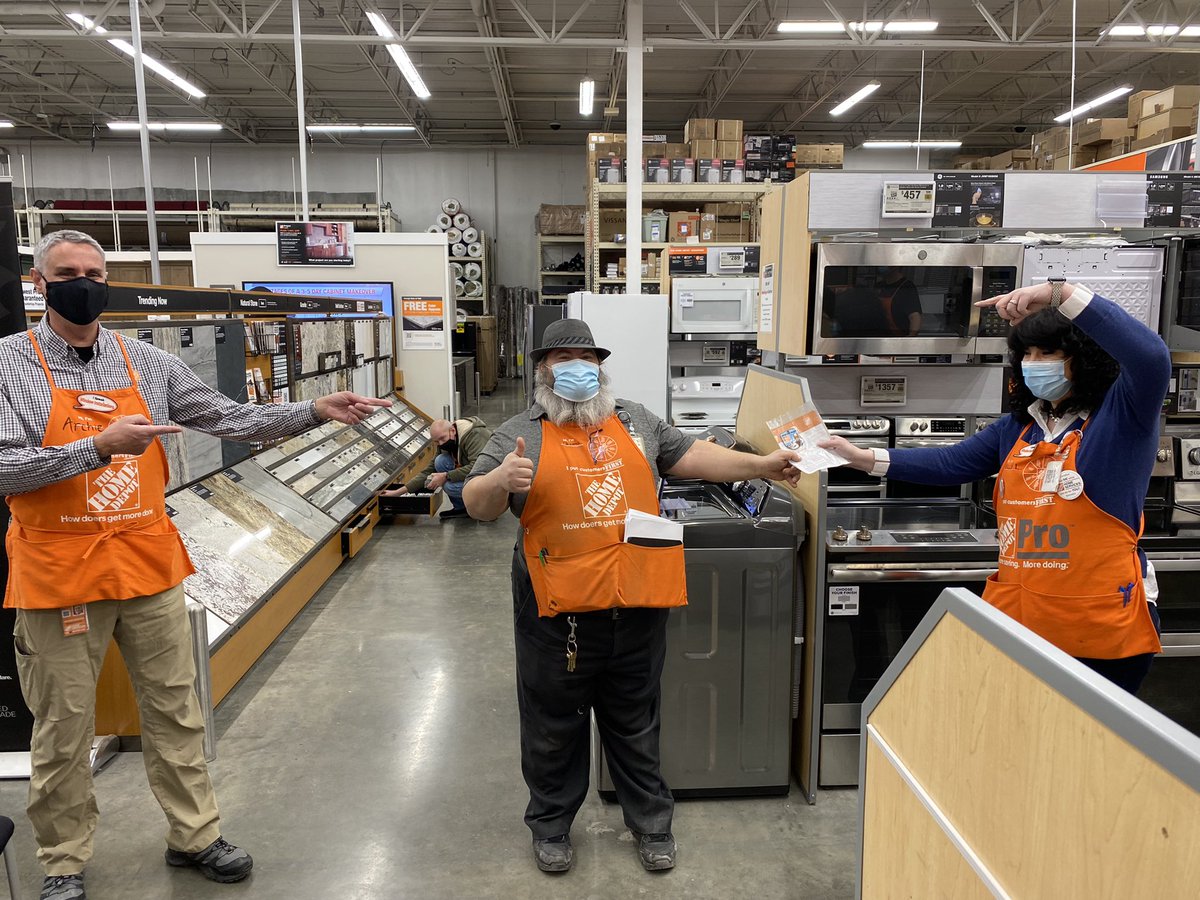 klay533's tweet photo. Specialty Tuesday at 4172! Great Job Thomas! You make specialty FUN! Trivia, fun facts and prizes! Thank you Archie for the Do’s and Don’ts of window installation! Thanks to Joe for our “Pro moment” MRO!!! @Millaya @4172james @JohnK139HD @Rocket_HDIS @4172theU @DavidPuhlman https://t.co/El0X5EQAlg