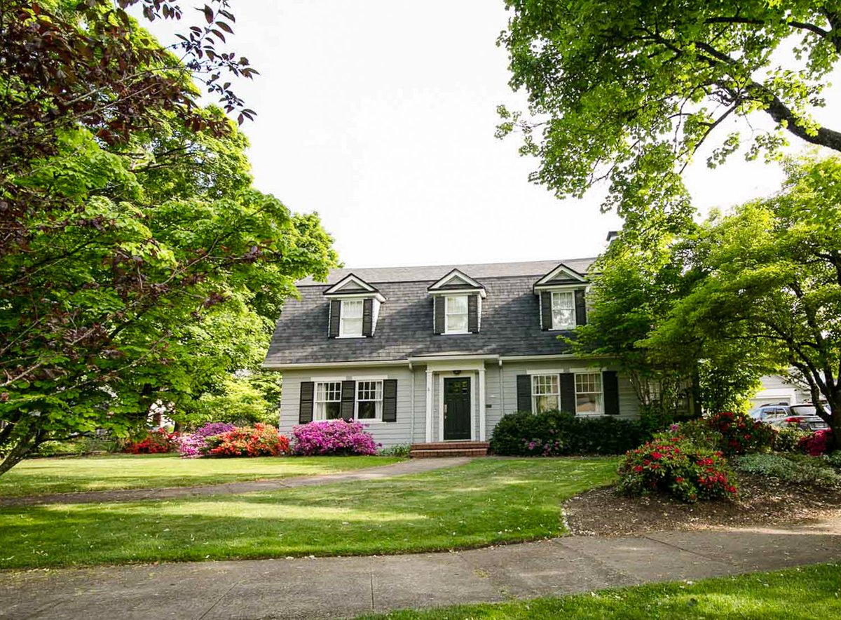 soldbysalgado's tweet image. Cool and classic Cape Cod style architecture. Want to know what Portland has to offer? Visit our website.

#capecodstyle #capecodstylehome #portlandoregonrealestate #soldbysalgado

zcu.io/4Xh0