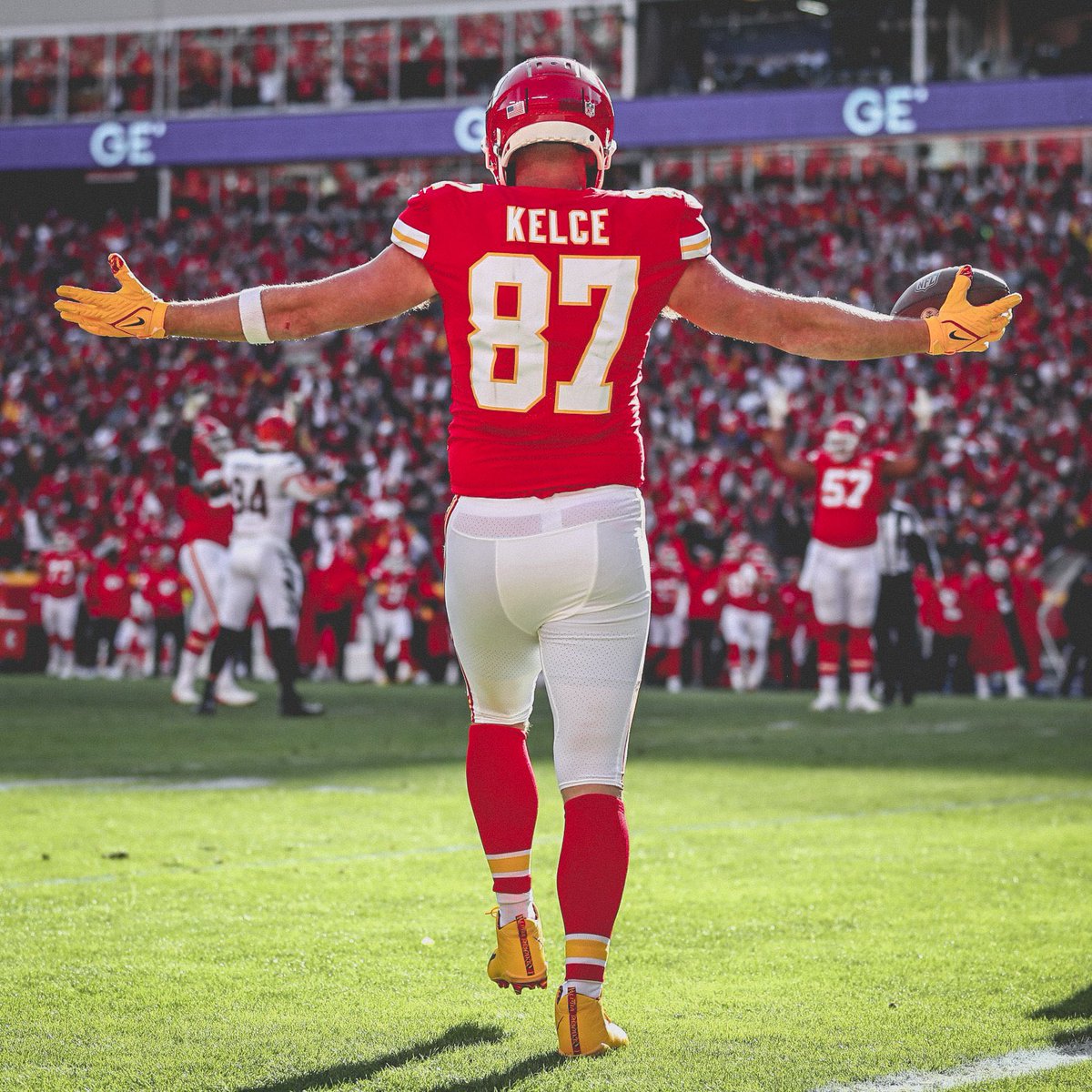 KUWTK_AL's tweet photo. 🔥🔥EPISODE ONE🔥🔥

@bturner23 and @gmorse7 recap the heartbreaking AFCCG loss

-Offense was ROLLIN in the 1st half
-why did they abandon the ground game??
-meltdown in the 2nd half
-future of Chiefs Football

Spotify: https://t.co/XhN6xuiD4C

🍎: https://t.co/gwZmDwlNyt https://t.co/782PPV5kmE