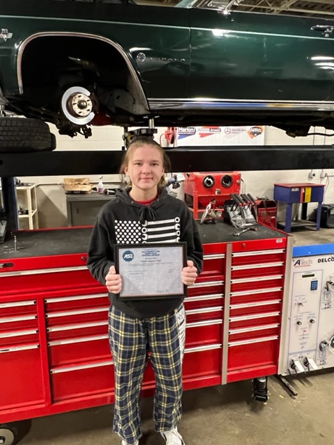 Congratulations to the first female <a href="/MarionHSIL/">Marion High School</a> student to complete the Automotive Service Excellence Certification (ASE). #WilliamsonCoCTE #ILCTEMonth <a href="/ISBEnews/">Illinois State Board of Education</a> <a href="/SDLCIL/">SDLC</a>