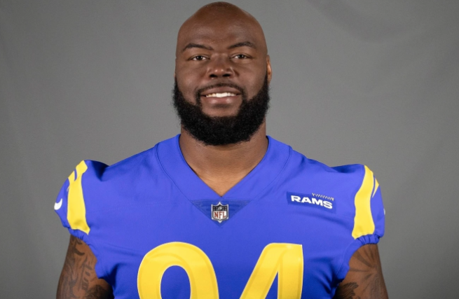 FortWorthISD's tweet photo. When asked who we’re rooting for in the #SuperBowl, two words.... A'shawn Robinson! Our @HeightsFWISD family is so excited to see him Super Bowl-bound and in colors that resemble the AHHS Yellow Jackets! 💙 🏆. @AshawnRobinson @RamsNFL https://t.co/Hi6z6sfQDB