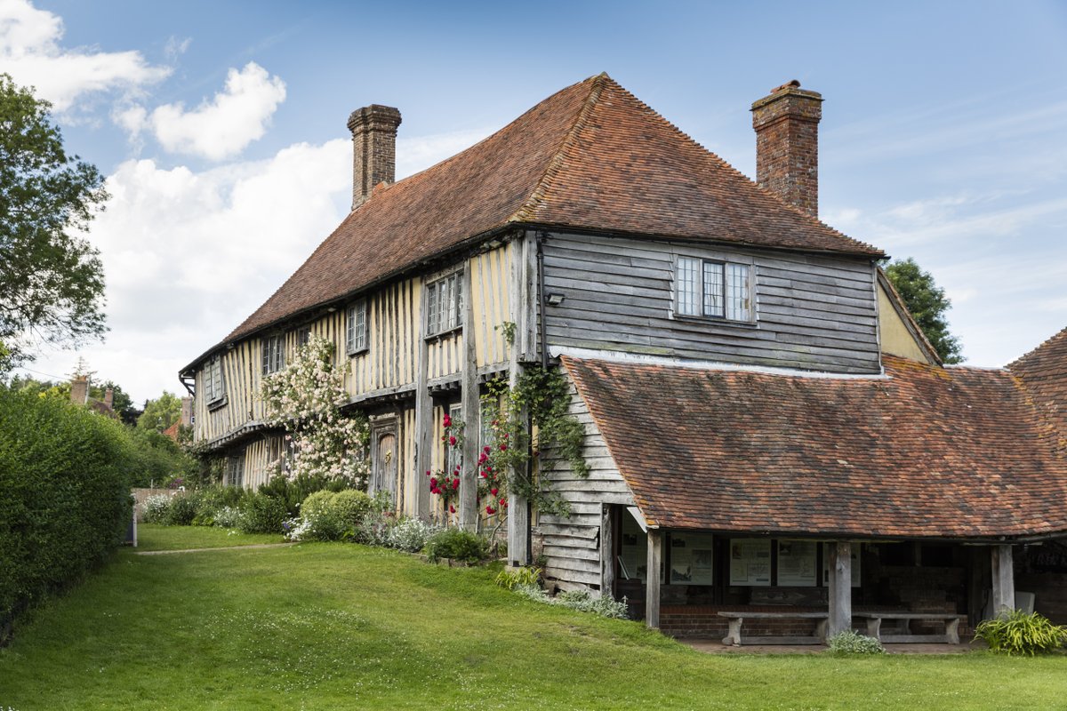 nationaltrust's tweet photo. Havens of self-expression and identity.

To mark LGBT+ History Month, we’re taking a closer look at the homes and artworks that tell the stories of those who challenged conventional ideas of sexuality: https://t.co/qc7uqZQqyM #LGBTplusHM https://t.co/SnSgz2ZhtJ