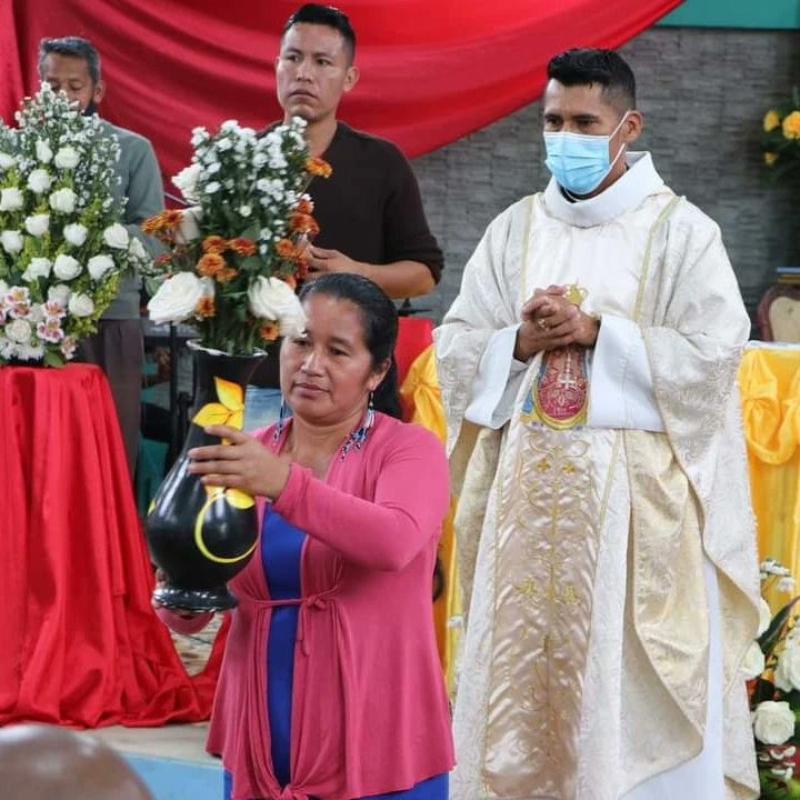 AndrsBonilla111's tweet photo. Con la bendición de nuestro señor Jesucristo, participamos de la misa de acción de gracias por las festividades de Cotundo en sus 55 años de parroquialización.🙏🎉

Viva Cotundo! https://t.co/u16JZC5Tbe