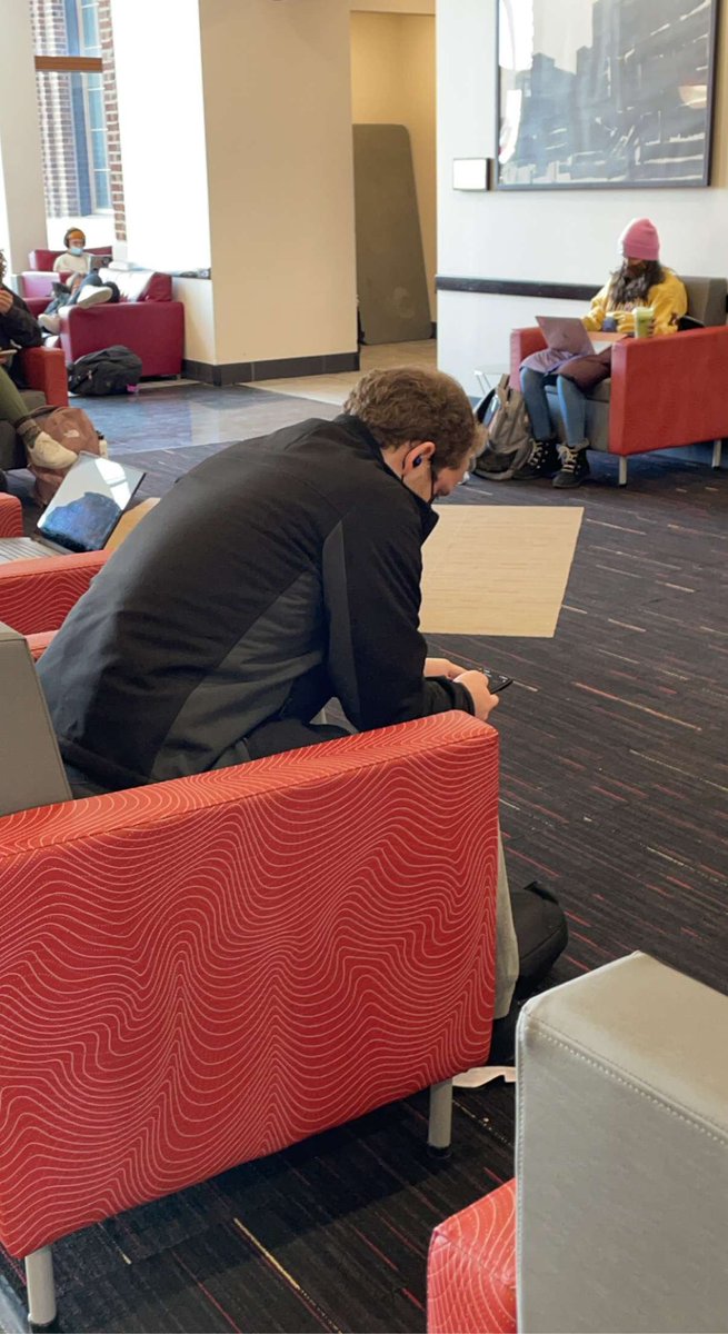 brucewelsch's tweet photo. brady saw me, sent this pic in a group chat to make fun of my posture, didn't say hi, then left https://t.co/LvqG2d24T4
