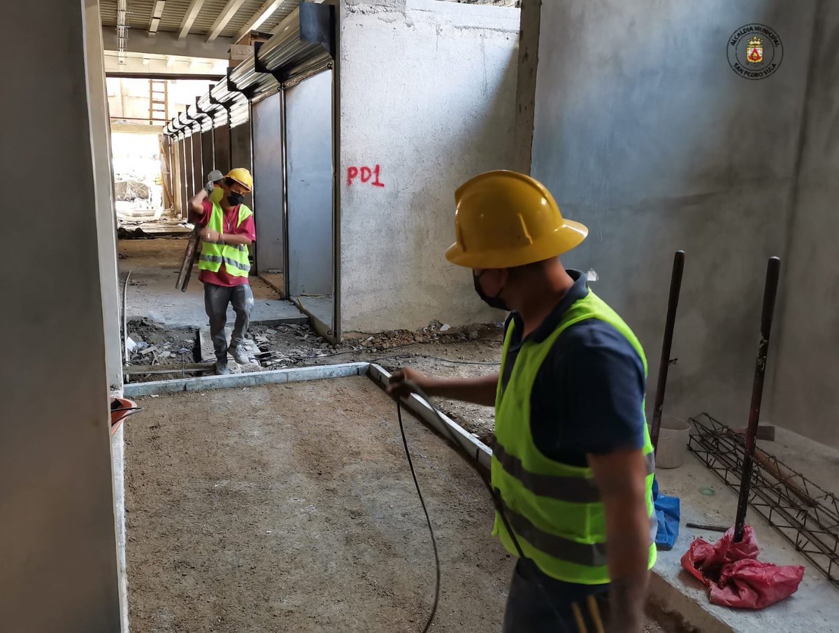 MuniSPS0501's tweet photo. Las #Obras de desarrollo e impulso a la economía de los emprendedores, no se detienen en #SanPedroSula. 

Hoy #Martes #1Febrero nuestros equipos municipales continúan trabajando en la construcción del #MercadoGuamilito. 

Proyecto realizado con fondos 💯 municipales.

#SPSAvanza https://t.co/pk49d0llu0