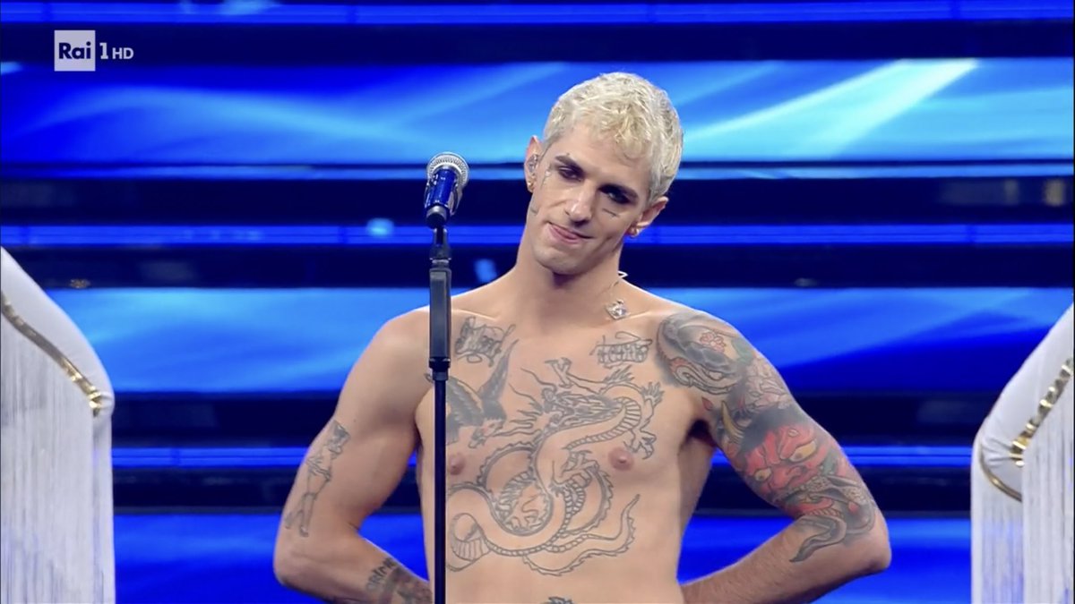 yleniaindenial1's tweet photo. Achille Lauro non puoi sconvolgerci ogni volta.
Achille Lauro: SÌ.

#Sanremo2022 https://t.co/89RbrCqB26