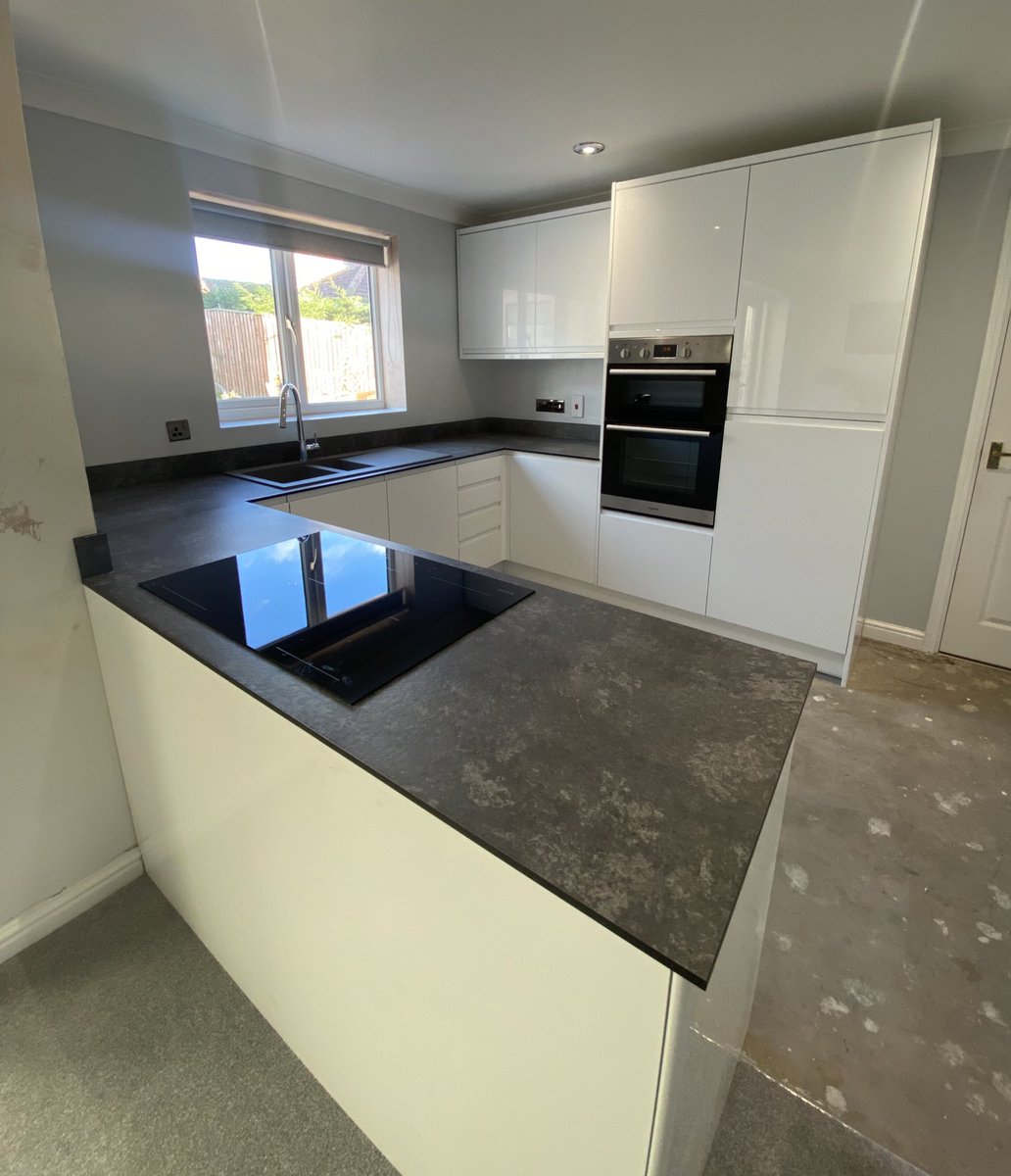 KAFITINTERIORS's tweet image. 5 day transformation for a customer!
@BandQ #BandQ
#CompactLaminate
#Handleless