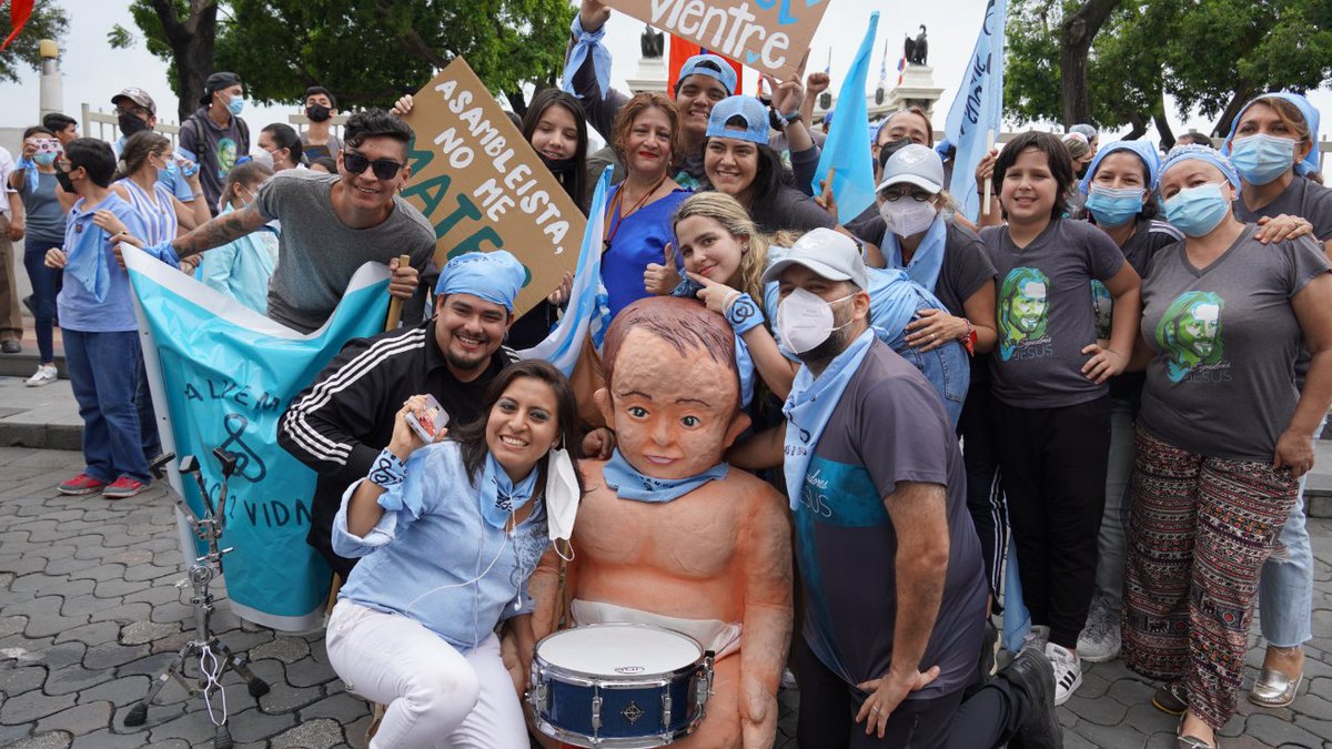 FidesOnline's tweet image. Grupos Provida se movilizan en #Guayaquil

Más de 300 personas recorrieron el norte y centro de la ciudad en la “Caravana por la Vida”, organizada por @GyeVidaFamilia, en contra del #AbortoPorViolacion 
🌐 Ver la nota en: bit.ly/3ghbz3j

#EcuadorEsProvida #LeyAbortistaNO