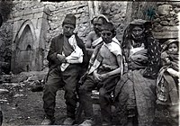 yukselhos's tweet photo. 100 yıldır yumruğumuzu sıkıp kanayan yaramıza bastık. Onlarsa yumruğa bakıp "eli kanlı Türk" dedi.

Türkün elinde kan varsa, yarasına bastığı içindir! https://t.co/yTiQK6pYfq