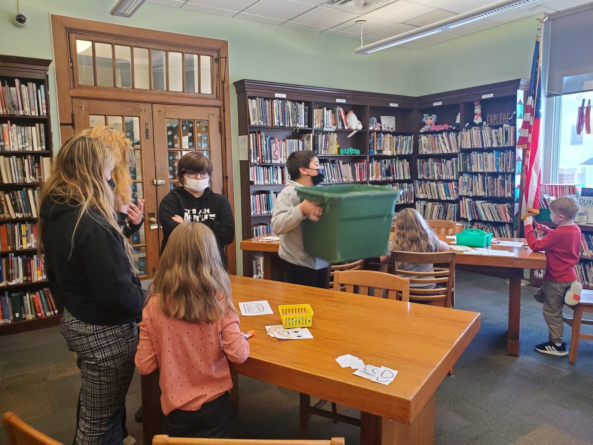 HeatlyLibrarian's tweet photo. 6th grade helped out with 1st grade library today.  They were great helpers! https://t.co/tf93Yci4FB
