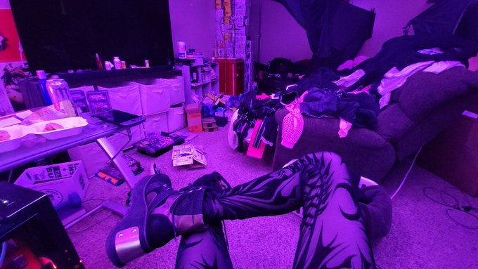 maybe today i clean my room https://t.co/300UFXuzML