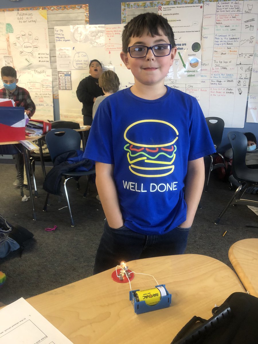 Mrs_Kraus_Class's tweet photo. Today in 4th grade, students got to explore parts that make up a circuit and collaborate on how to make the light bulb light up! 💡#circuits #celions #castleberryisd https://t.co/spbY03az0d