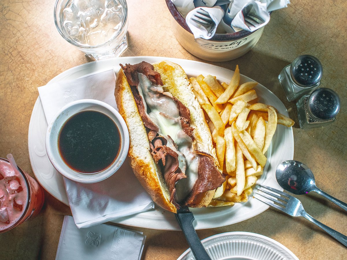 DarbysMPLS's tweet photo. The breadwinner in our relationship... French Dip https://t.co/Oj8xQDHiHr