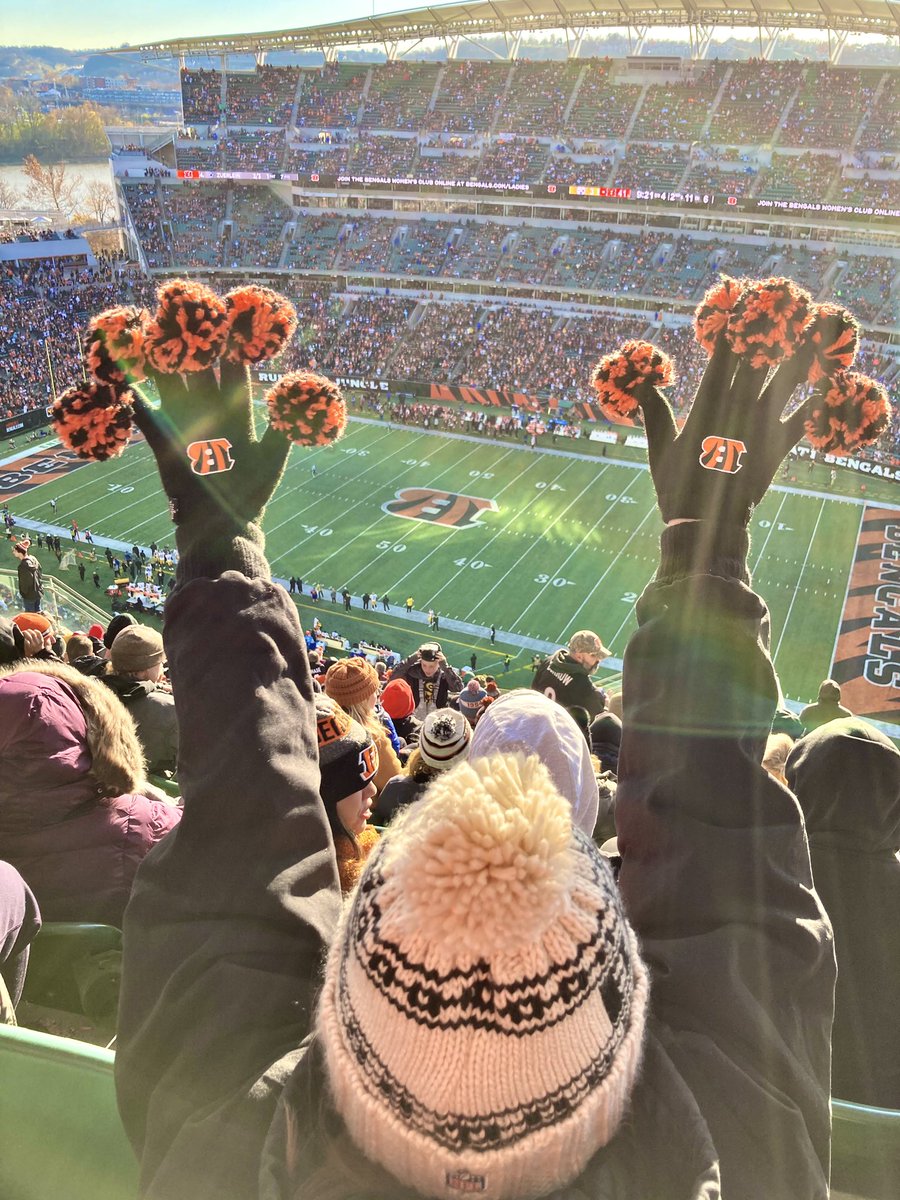 katiewoodring's tweet photo. @JimIrsay My sister and I have been Bengals fans our whole lives!! We would LOVE to see them WIN at the Super Bowl! What an awesome opportunity! WHO DEY!! 🐅🖤🧡 https://t.co/RYPFPCqA2G