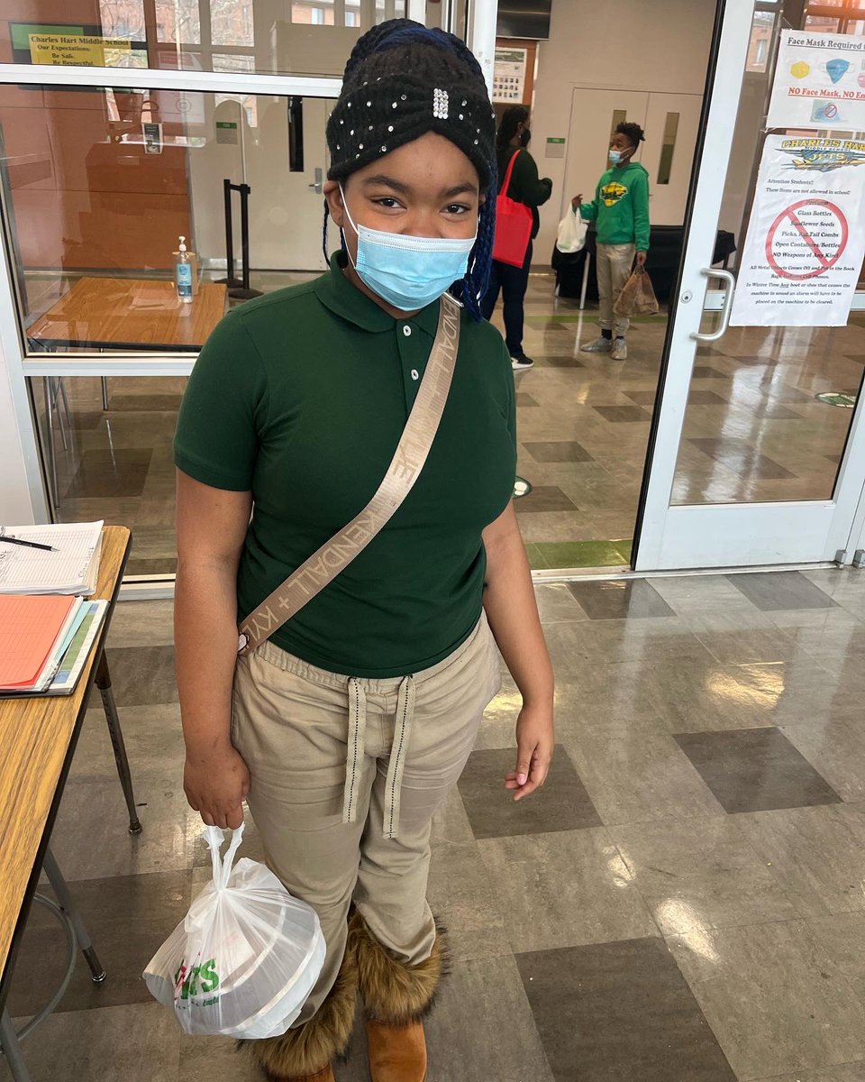 Delivering lunch to our Guns Down Friday Alumni’s 💕