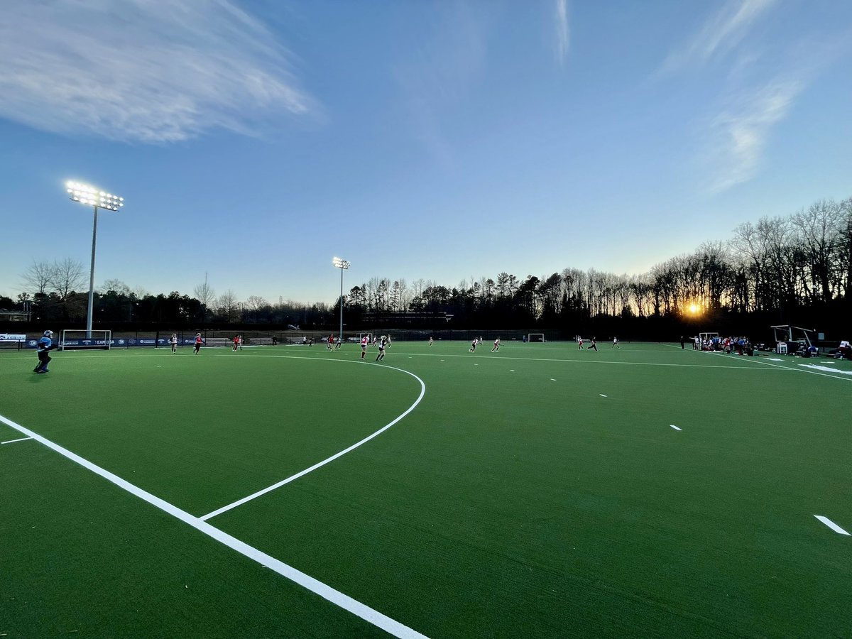 PhilEdwardsFH's tweet photo. After a weather induced false start last week it was good to get the 2022 @USAFieldHockey Junior High Performance program underway w/ women’s U21 &amp; Development Team selection camps over the weekend. Just(!) far enough south to be bombogenesis-free!

#jhp2022 #fieldhockey #hockey https://t.co/Gr1yeJVEPd