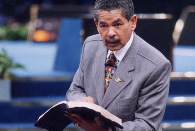 howardtuniverse's tweet photo. God’s word is pregnant; that means that it constantly gives birth to new facets of revelation. There are layers and layers and layers of revelation you can get and it’s only as you continue to pursue it. ~ Fred Price (1932-2021)
#BHM #TheGreatsWeLostThisYear #RIP #FredPrice https://t.co/XvqrmVUiD2