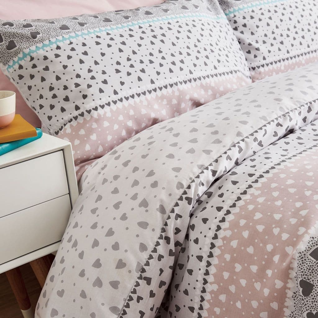 QualityPoles's tweet photo. Treat your loved ones on Valentine's Day with these heart themed duvet cover sets, filled cushions and cushion covers.
Just search for "heart" on https://t.co/hitgc2crwT to view all of the items pictured. https://t.co/NFP8d0VwIn