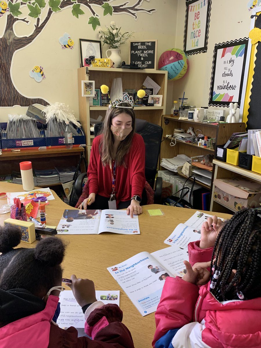 IESRockets's tweet photo. Small, differentiated, structured literacy groups in Ms. Isabel's first grade class! Students are annotating text to support comprehension!  #engagement #firstgradereaders @ABQschools @APSLZ4 @chris_zone4 https://t.co/xCDn28xPyh