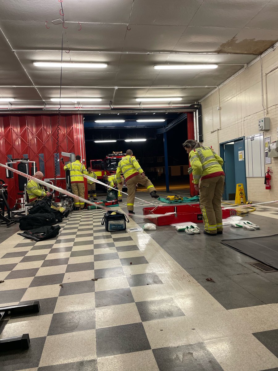 KnutsfordFS's tweet photo. Tonight knutsford on call have been practicing setting up initial decontamination and hazardous materials procedures. This included wearing gas tight suits, gathering critical information and decontaminating casualties. #trainforreal #fireservicetraining #drillnight 🚒🚨 https://t.co/RmPdUZeE4P