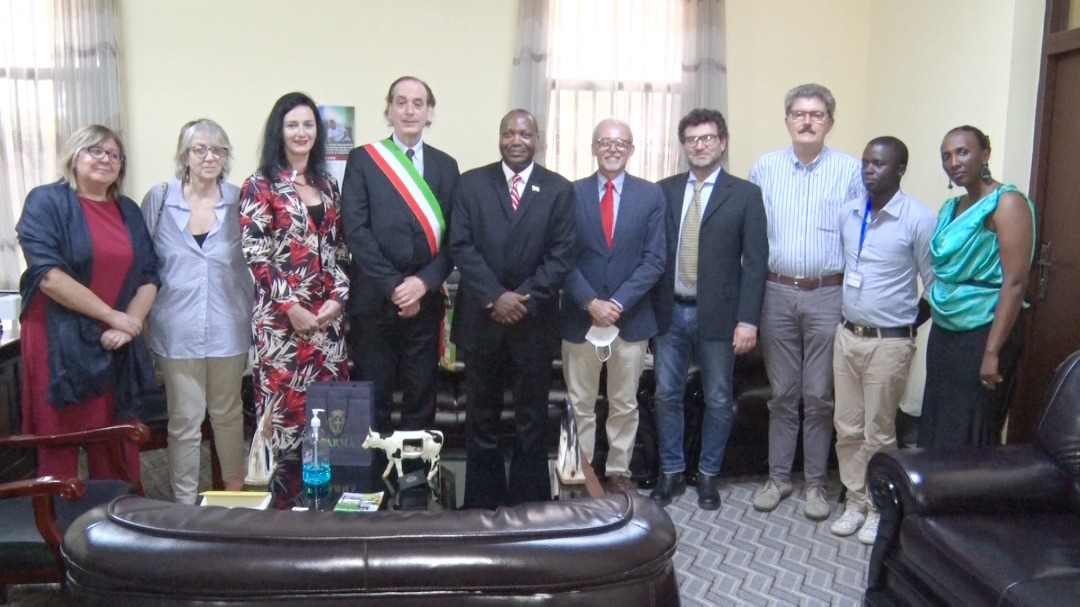 BMineagrie's tweet photo. Ce mardi le 1er février  2022, le Ministre du @BMineagrie Dr @DRurema a reçu en audience une délégation italienne conduite par  M.Alessandro Tassi _ Carboni accompagné par le  Consul Honoraire d'Italie au Burundi Mme Caterina Iametti.@NtareHouse @BurundiGov https://t.co/De1Q3XxzAi