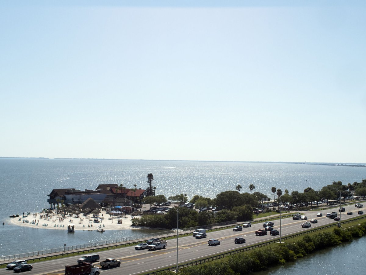 IF_Partners's tweet photo. It only takes one "freezing" Florida weekend to take our warm Tampa days for granted! Ready for a little warmer next few days at the home office with a stunning view to pair! #LifeAtIFP #Tampa https://t.co/0FmiszPCBs