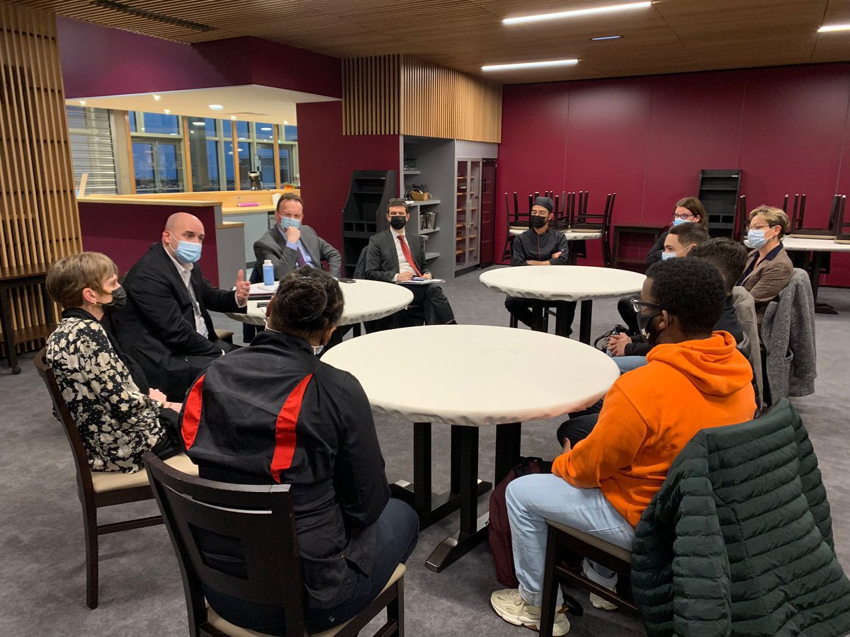 AndreMARTIN126's tweet photo. Dernier rendez-vous sarthois au lycée Ste Catherine à la rencontre des élèves en boulangerie pâtisserie et des apprentis en cuisine, commerce et assistant médico-social... des formations pour des secteurs en tension soutenues par @C_MORANCAIS et les élus @paysdelaloire https://t.co/W4lDPrhR5z
