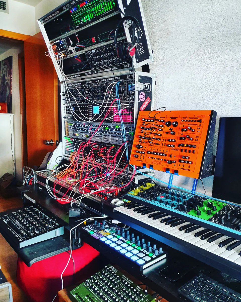 LASERDISCDREAM's tweet photo. #synthstudio https://t.co/bPanKY9ON1