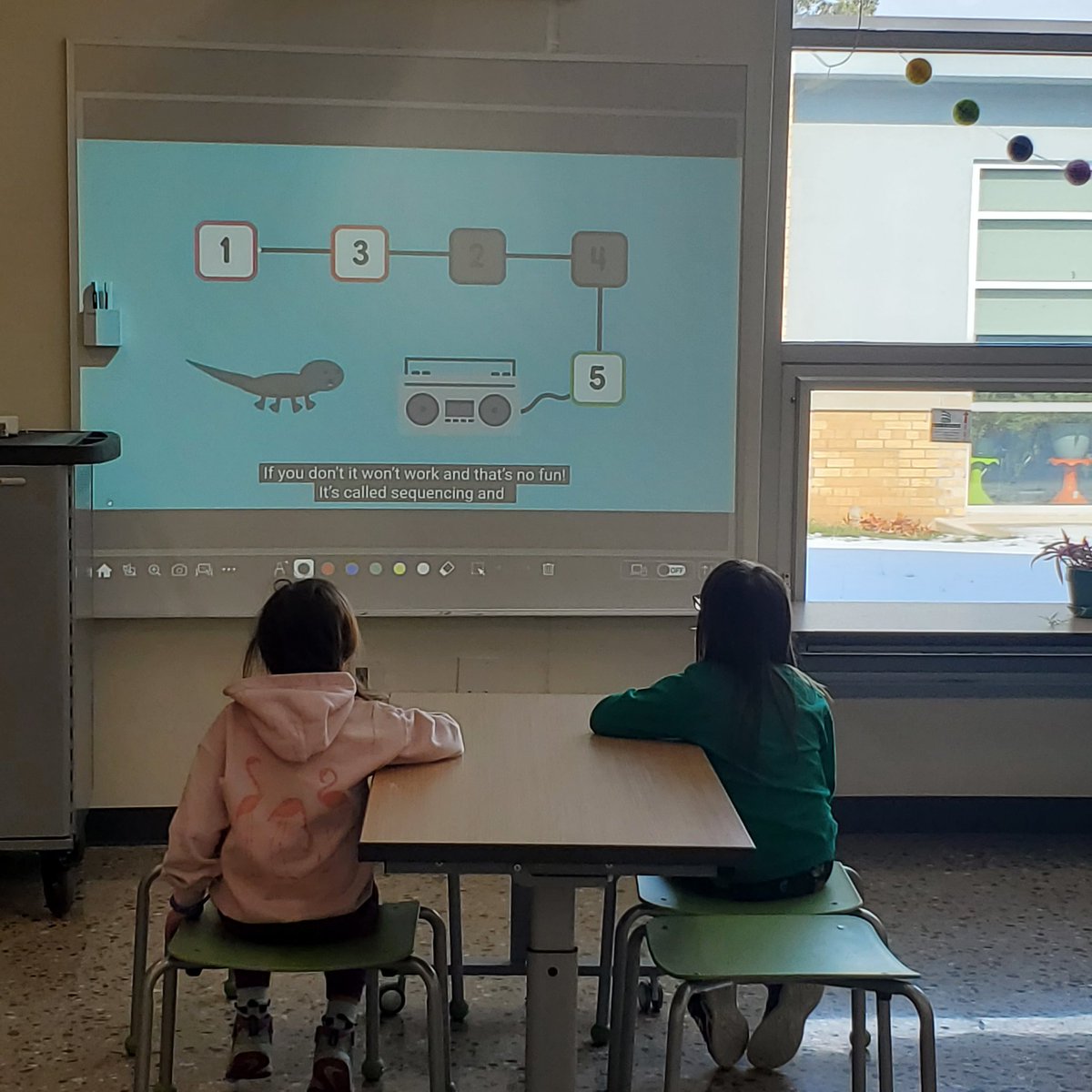 MrsJowkar's tweet photo. #GLCSExCEL students learning about #coding and #sequencing from @ScratchGarden! #codingisfun #GLCSKellogg https://t.co/AMLhby7ZFv