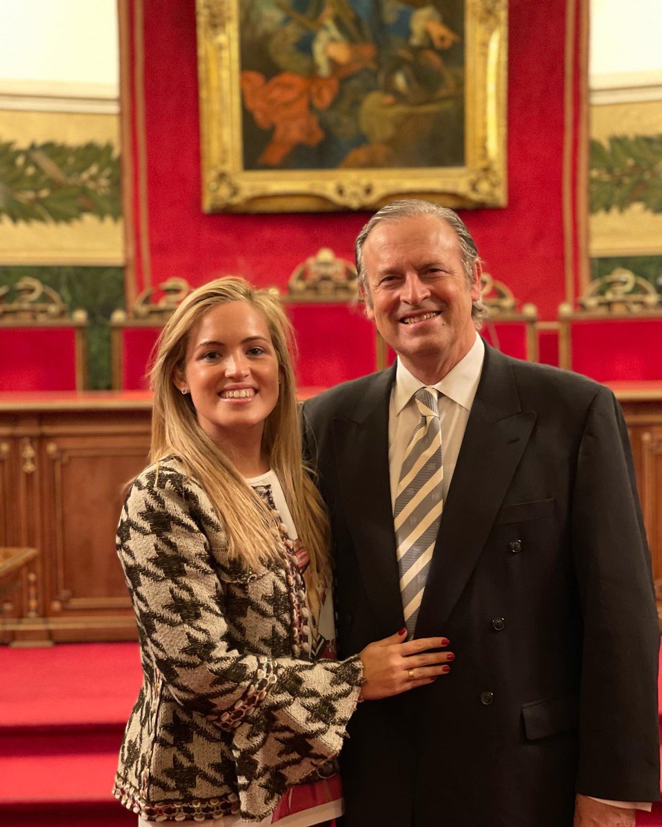 islandwalls's tweet photo. Orgullosos del nombramiento de mi padre como Académico de Real Academia Nacional de Medicina 👨‍⚕️🇪🇸 #NuestroEjemploASeguir https://t.co/UXo4qHoj3E