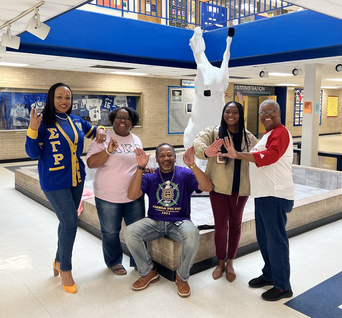 KAbsNISD's tweet photo. Members of the Divine 9!  #incorporated #BHM https://t.co/hhsUtnnOcg