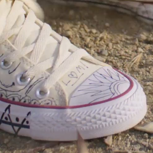 milesangels's tweet photo. hasta en su linea de converse miley llevaba escrito el nombre de liam con un corazón https://t.co/NKF03CUYL9