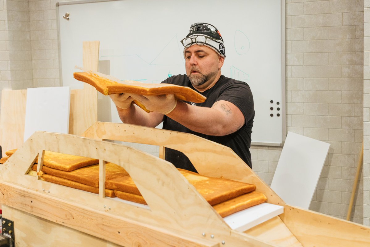 discoveryfamily's tweet photo. Beep Beep! Watch as @duffgoldman and @CakeBossBuddy revisit an old challenge by making classic car cakes 🚙🏁
The battle begins TONIGHT at 7pm EST
#cakeboss #BuddyvsDuff #bakedgoods #bakerylife #cakedesigner #cakedecorator #carscake #cakecakecake #DiscoveryFamily https://t.co/djqGWNkxpC