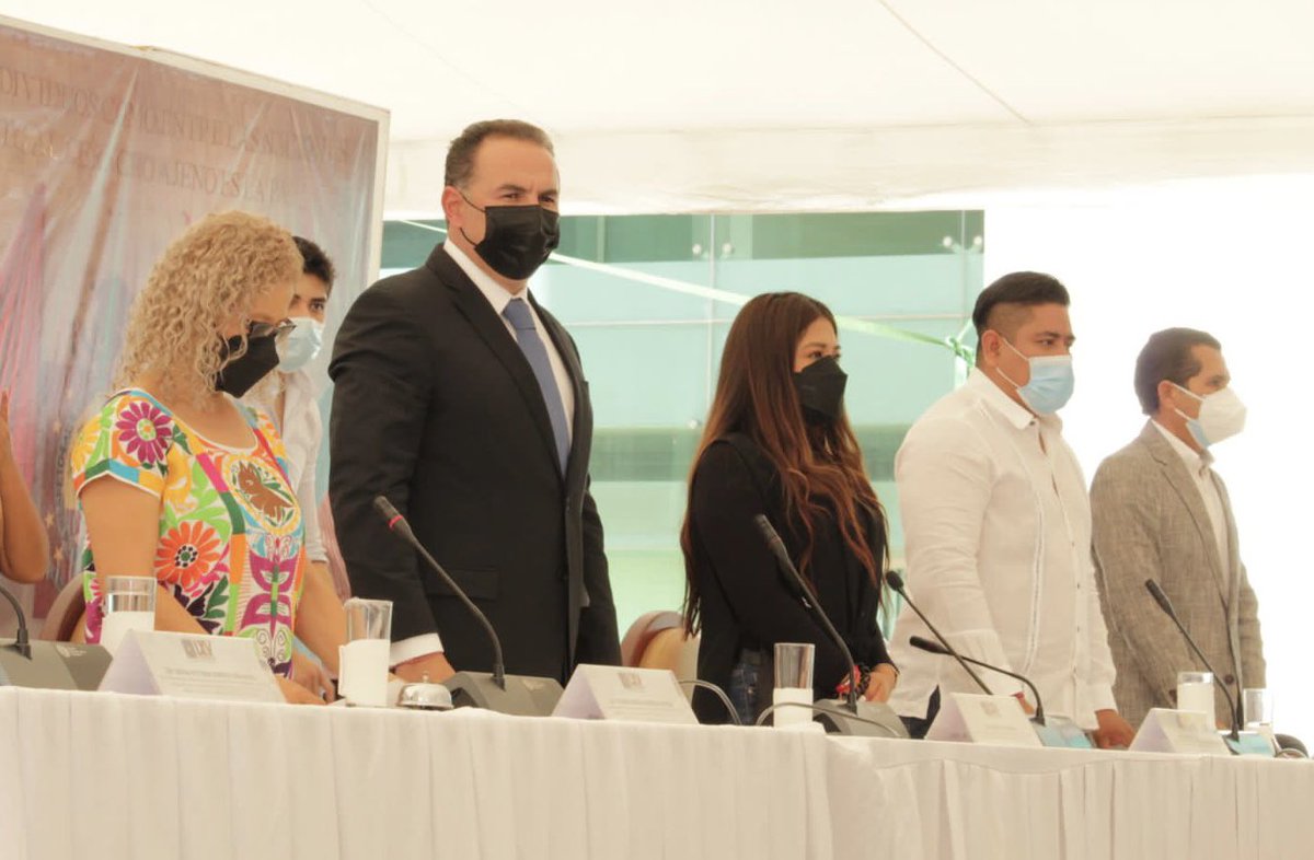 gabriel_cue's tweet photo. Con motivo de la #Glosa5toInforme, acudo al ejercicio democrático de comparecer, convencido de la obligación de rendir cuentas frente a las y los diputados del @CongresoOaxaca_  y de la ciudadanía oaxaqueña. https://t.co/yG8vH6Twih