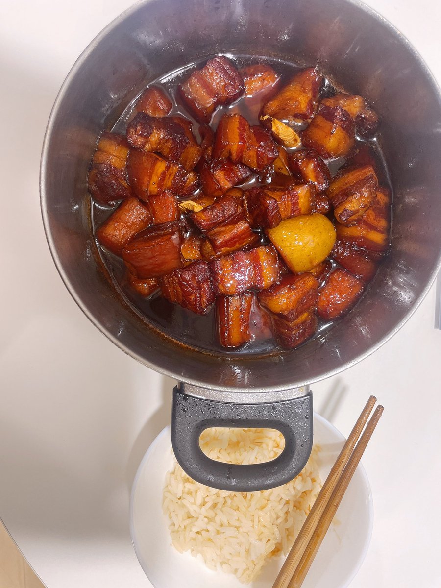 让我来看看还有谁没睡🧐
主人教我做了三个小时红烧肉（做完以后国内已经早上五点了）
有主人陪着的小青蛙就算一个人在伦敦过年都很幸福
超级爱主人🥰🥰🥰🥰
舔舔主人～主人辛苦啦～（在家里忙了一天还要陪我这么晚） https://t.co/HP6aUxgpwB