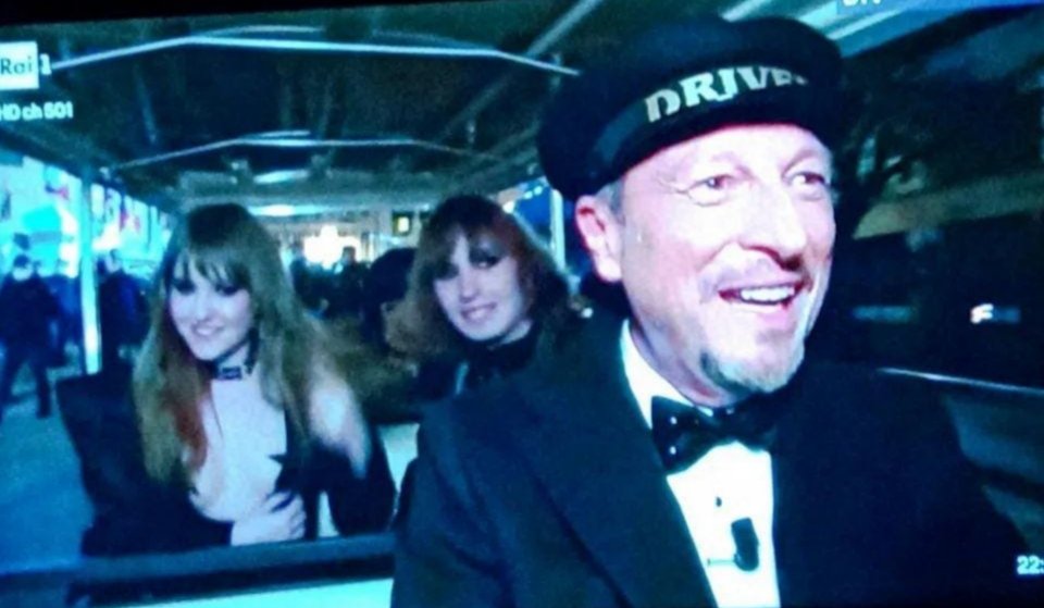 MariManicone's tweet photo. Dove la porto signorina? A fare casino all'Ariston #Sanremo2022 https://t.co/ORjJ2dg99u