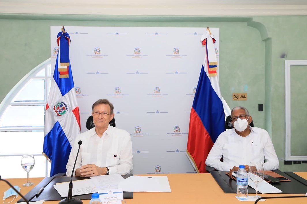 MIREXRD's tweet photo. El canciller @RobalsdqAlvarez recibió a una delegación gubernamental de la Federación de Rusia, encabezada por el Sr. Sergey Cheremin, ministro del Gobierno de Moscú, y director del Departamento de Relaciones Económicas e Internacionales. https://t.co/ytYekuY5iN