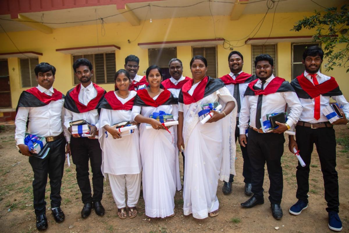 ChristForIndia's tweet image. As the pandemic rages on in India, your prayerful support helps continue educating students, supporting native pastors, and providing food relief. See how you can support the ministry in prayer. 👉👉 conta.cc/3GjUQqR