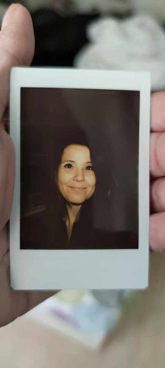 silbura's tweet photo. Hacer fotos con la máquina instantánea es muy chungo. El flash te saca tipo vampiro,lo he tapado con un papel y celo y a plena luz del día este es el resultado. Ahora he probado con cinta de carrocero. #elrostro #seguiremosinvestigando https://t.co/N09fViKmQg