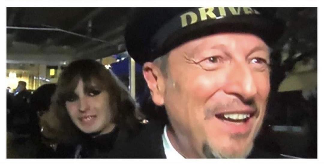 JessiPodda's tweet photo. “Dove la porto signorina? Su una stella” 
#Sanremo2022 https://t.co/weHly4Yxhs