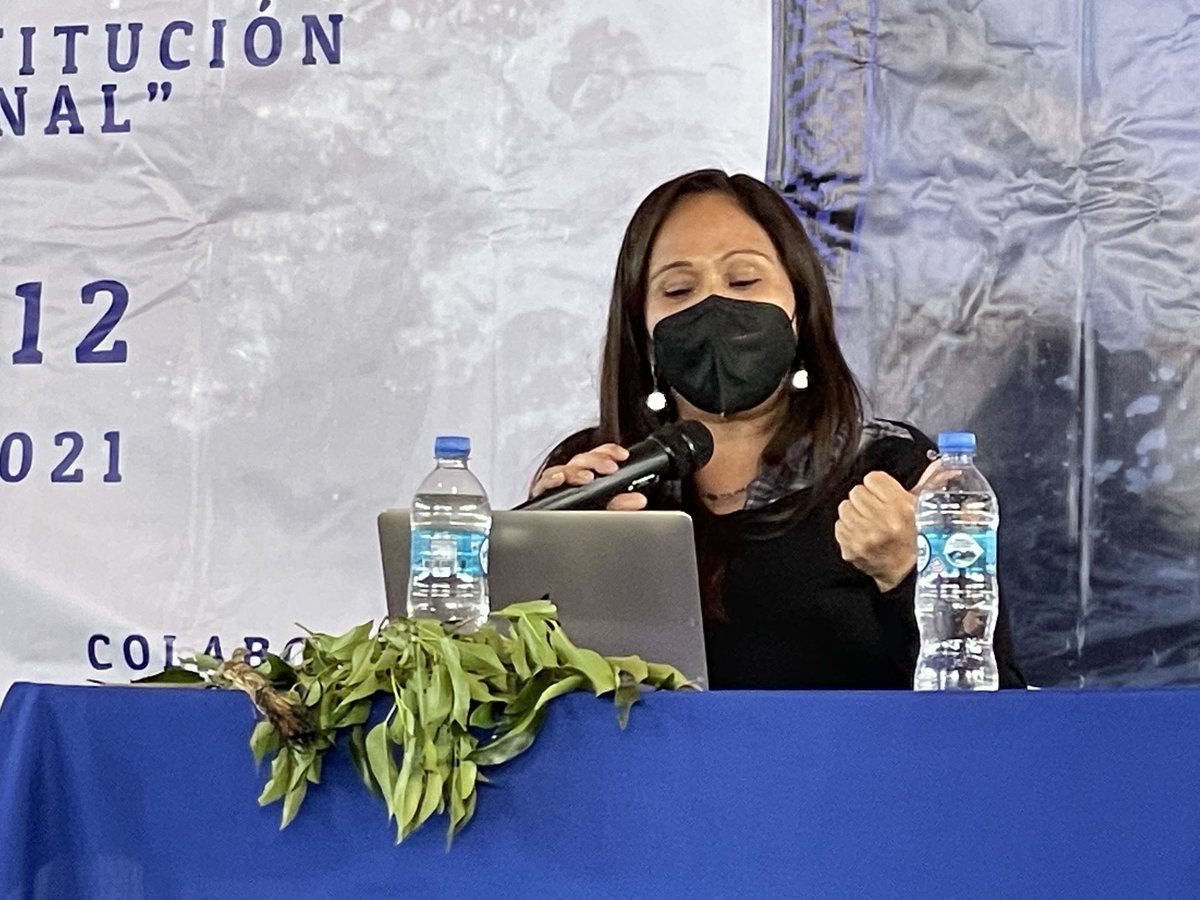 ElisaLoncon's tweet photo. FELICIDADES LAMGEN VERO FIGUEROA HUENCHO Por nombramiento cómo subsecretaria de Ed Superior . No me cabe duda que avanzaremos en la interculturalidad en la Ed. Superior y cuente con mi Keyuwvn.  ⁦@verofigueroah⁩ https://t.co/GQJYurYxi5