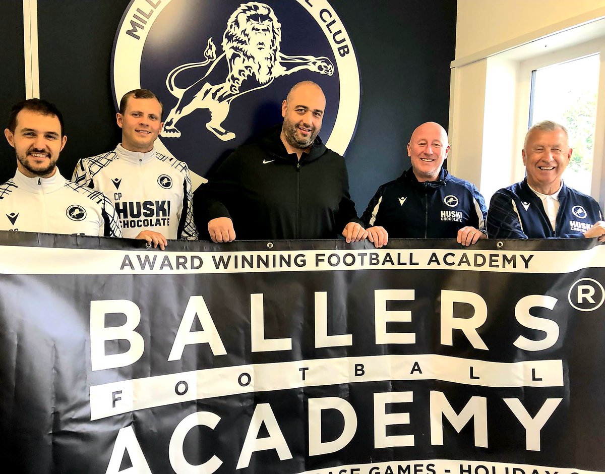 BallersAcademy_'s tweet image. BALLERS x MILLWALL ACADEMY
Academy manager with Millwall FC's head of departments.
#realplayerdevelopment ✅
#realpathways ✅

Barry Dunn 
Head of Recruitment 

Kenny Brown
Head of Coaching*

Chris Parr
U12-U14 Phase Lead Coach

Alex Stefanakis
Head of Sports Science &amp;amp; Medicine