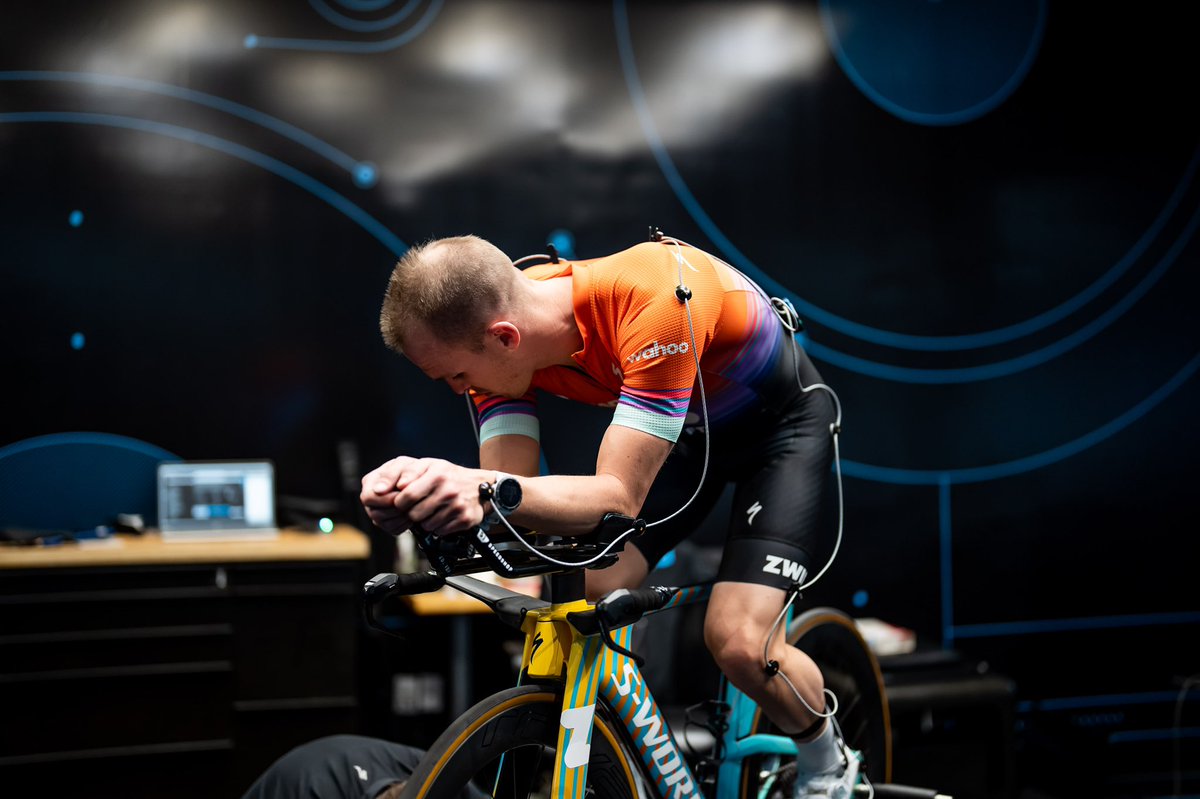 Zwift Tri tweet media