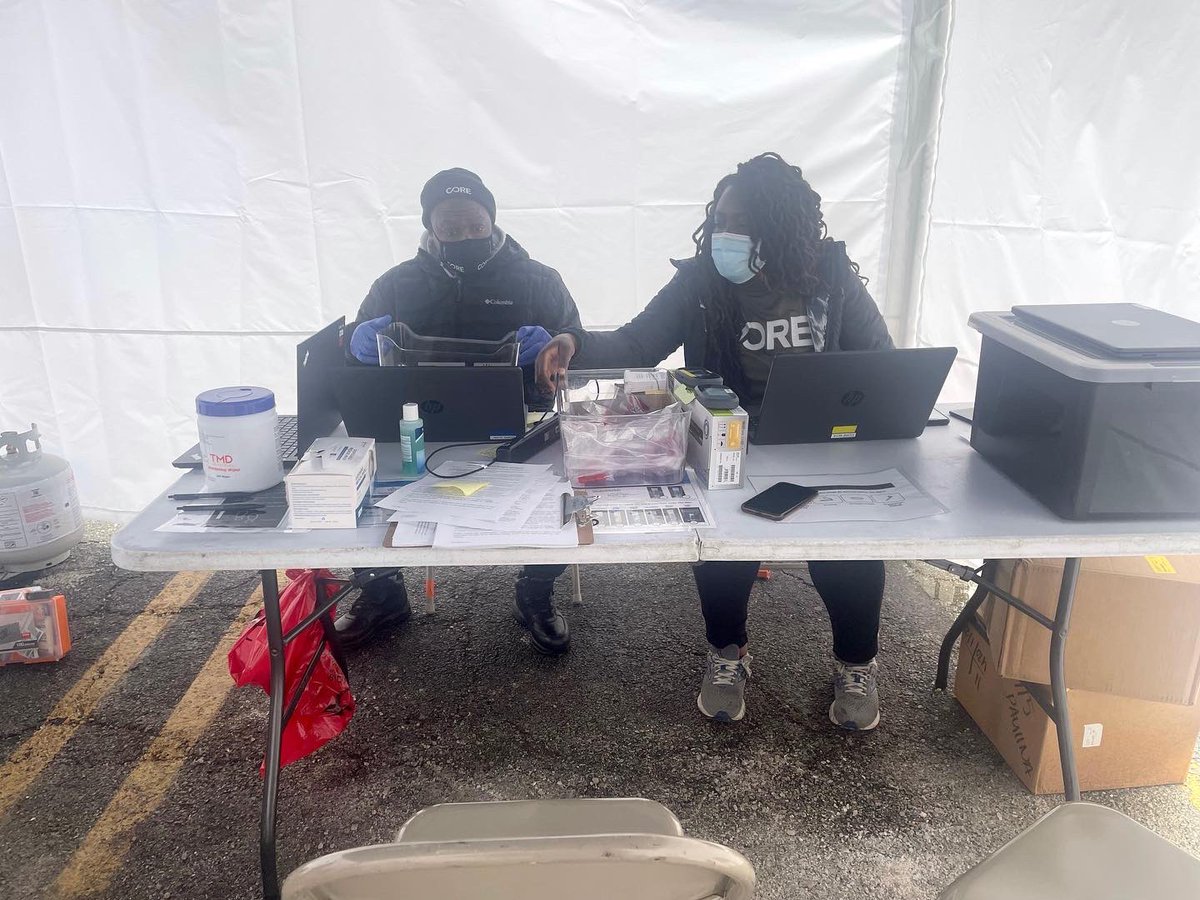 UIHVolunteers's tweet photo. 📣BIG SHOUTOUT📣to all volunteers who’ve been helping with COVID-19 Mobile Testing Site! Through the partnership with @ChiPublicHealth,CORE &amp; @MobileCareChi, @UIHealth offers our community members a free Covid-19 testing🏥🚑@thisisUIC @UIClife @UICCSI @UICHonors @uicpublichealth https://t.co/ZpVjfkNOgE