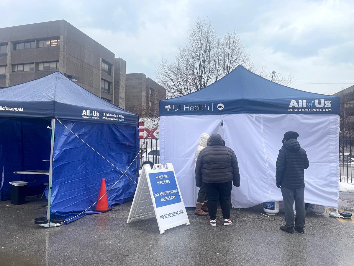 UIHVolunteers's tweet photo. 📣BIG SHOUTOUT📣to all volunteers who’ve been helping with COVID-19 Mobile Testing Site! Through the partnership with @ChiPublicHealth,CORE &amp; @MobileCareChi, @UIHealth offers our community members a free Covid-19 testing🏥🚑@thisisUIC @UIClife @UICCSI @UICHonors @uicpublichealth https://t.co/ZpVjfkNOgE