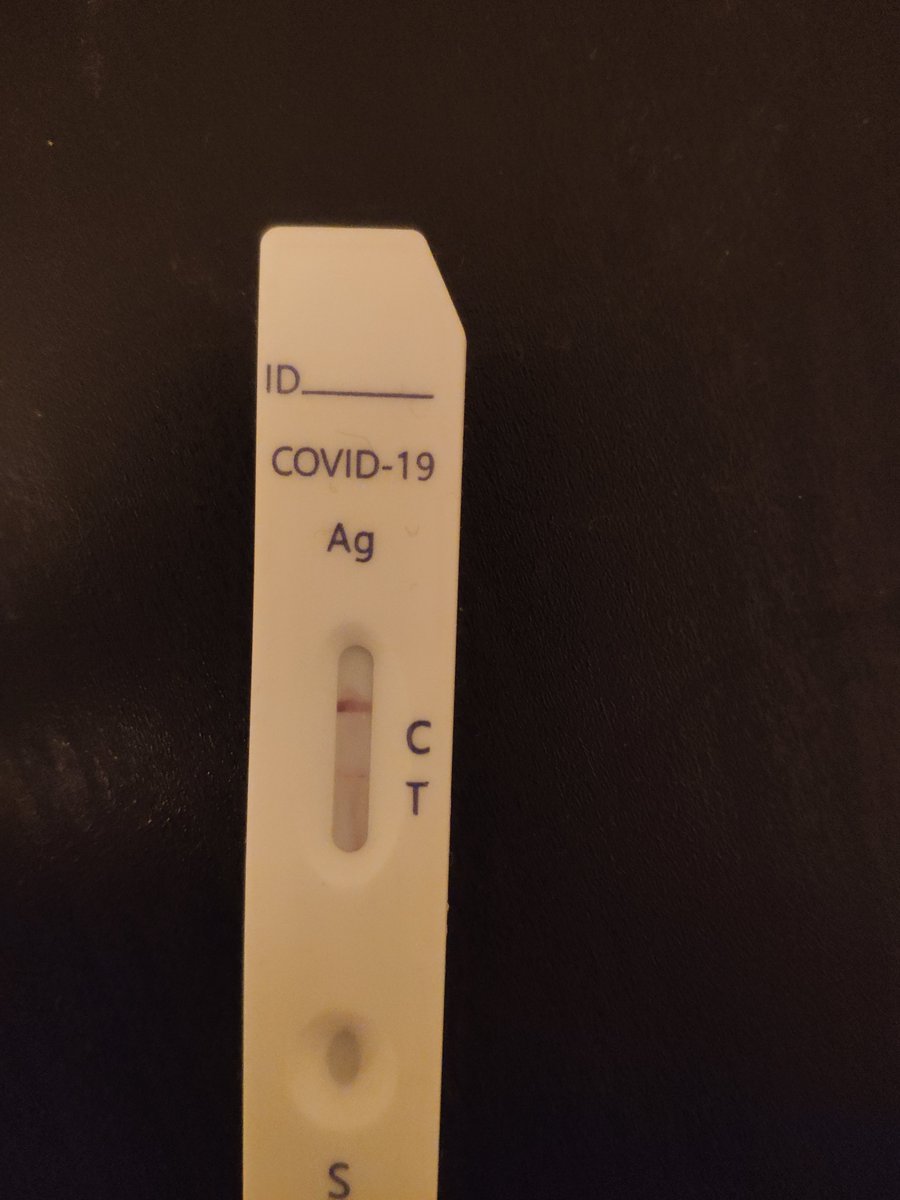 DilaraOrujzade's tweet photo. We are three people in our shared flat. All have same symptoms, one has a absolutely positive selftests, second one is "positivish", and I am absolutely negative. Have done it several times, still the same. I don't get it. #coronatest #selbstest https://t.co/syYsFRujgz