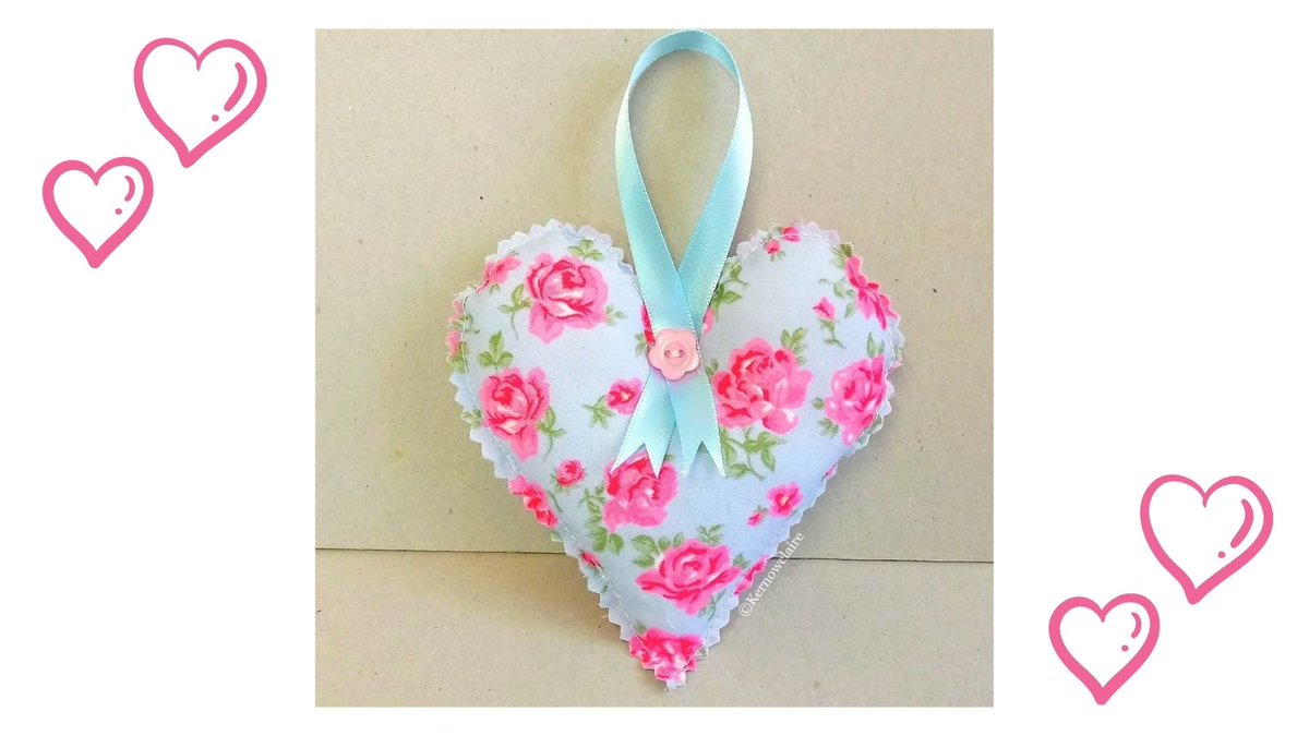 kernowclaire1's tweet photo. Pretty blue heart decoration with pink flowers and hanging ribbon. A lovely gift for #valentines day.
#loveheart #ValentinesDaygifts #fabricheart
https://t.co/9yoX4vJ0ca https://t.co/WWvNM1fUK9